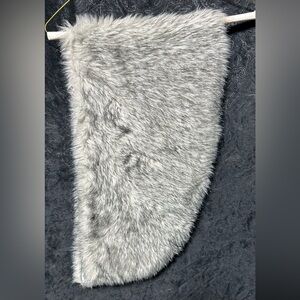 EUC! Tion Design Womens Fashion Gray Faux fur shawl warm scarf collar wrap stole